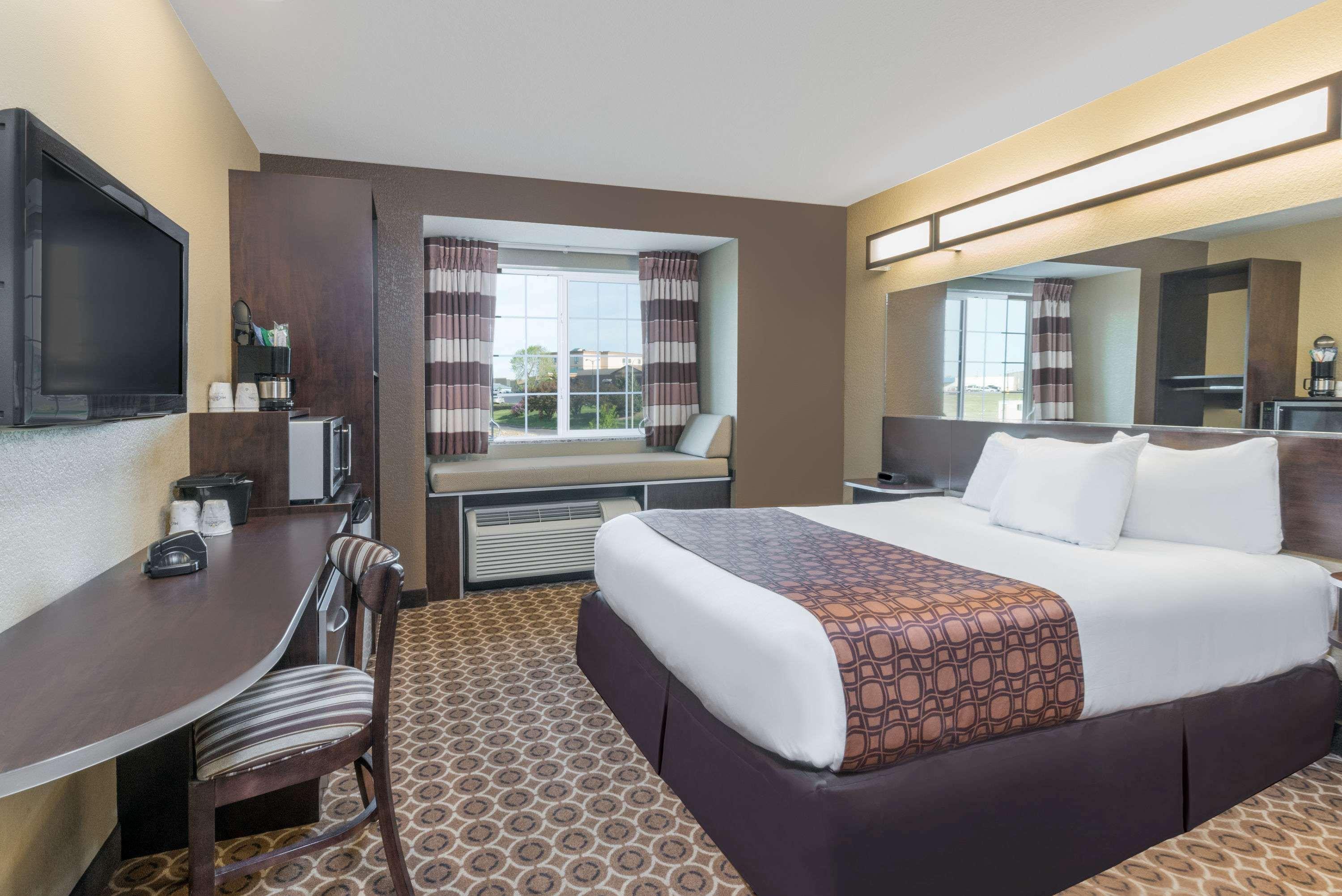 Microtel Inn & Suites By Wyndham Dickinson Exteriör bild