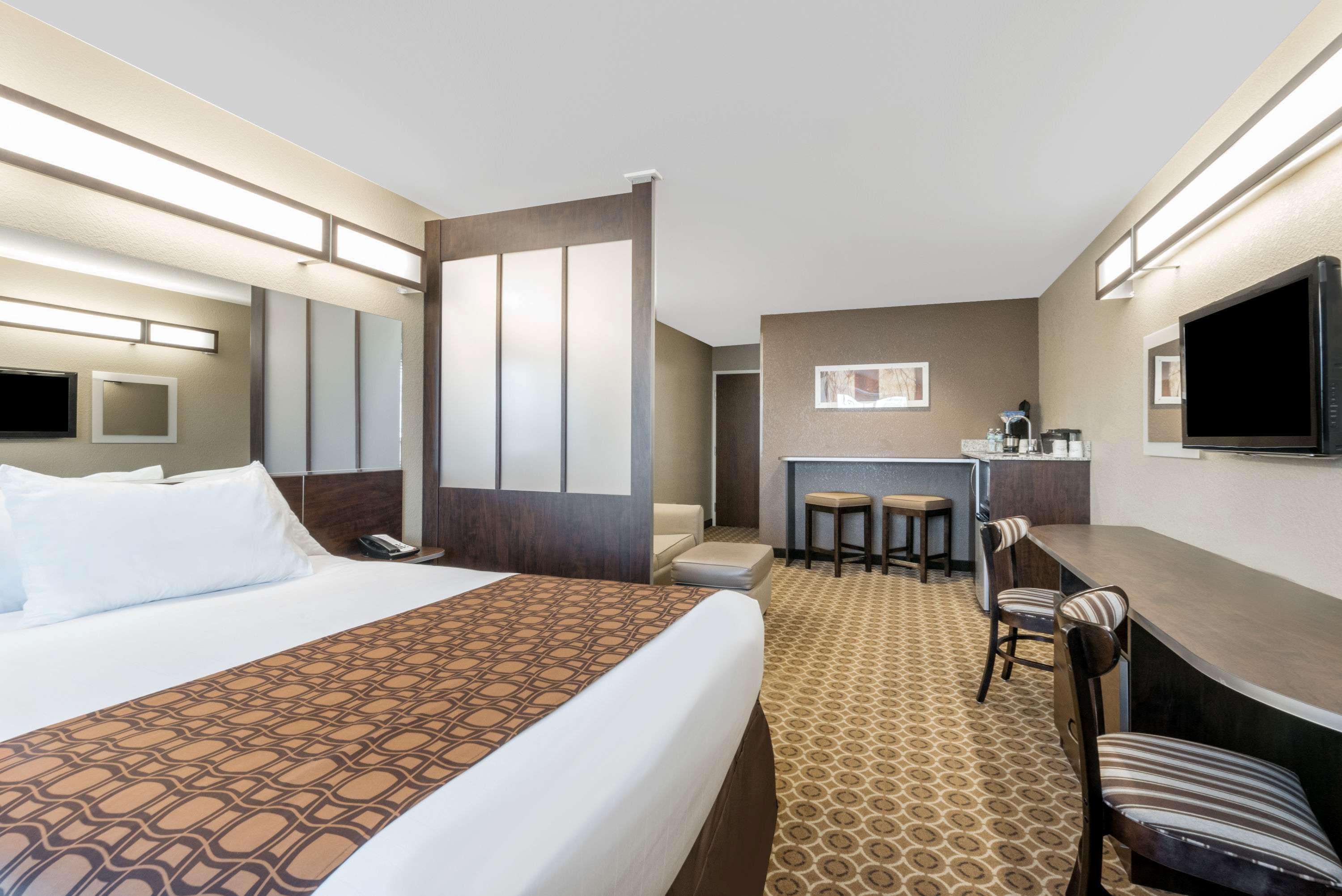 Microtel Inn & Suites By Wyndham Dickinson Exteriör bild