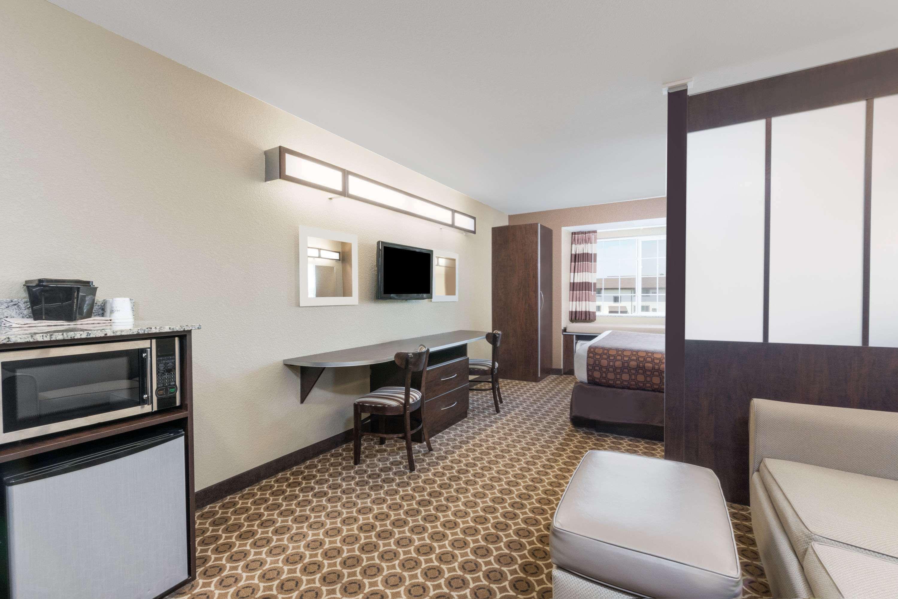 Microtel Inn & Suites By Wyndham Dickinson Exteriör bild