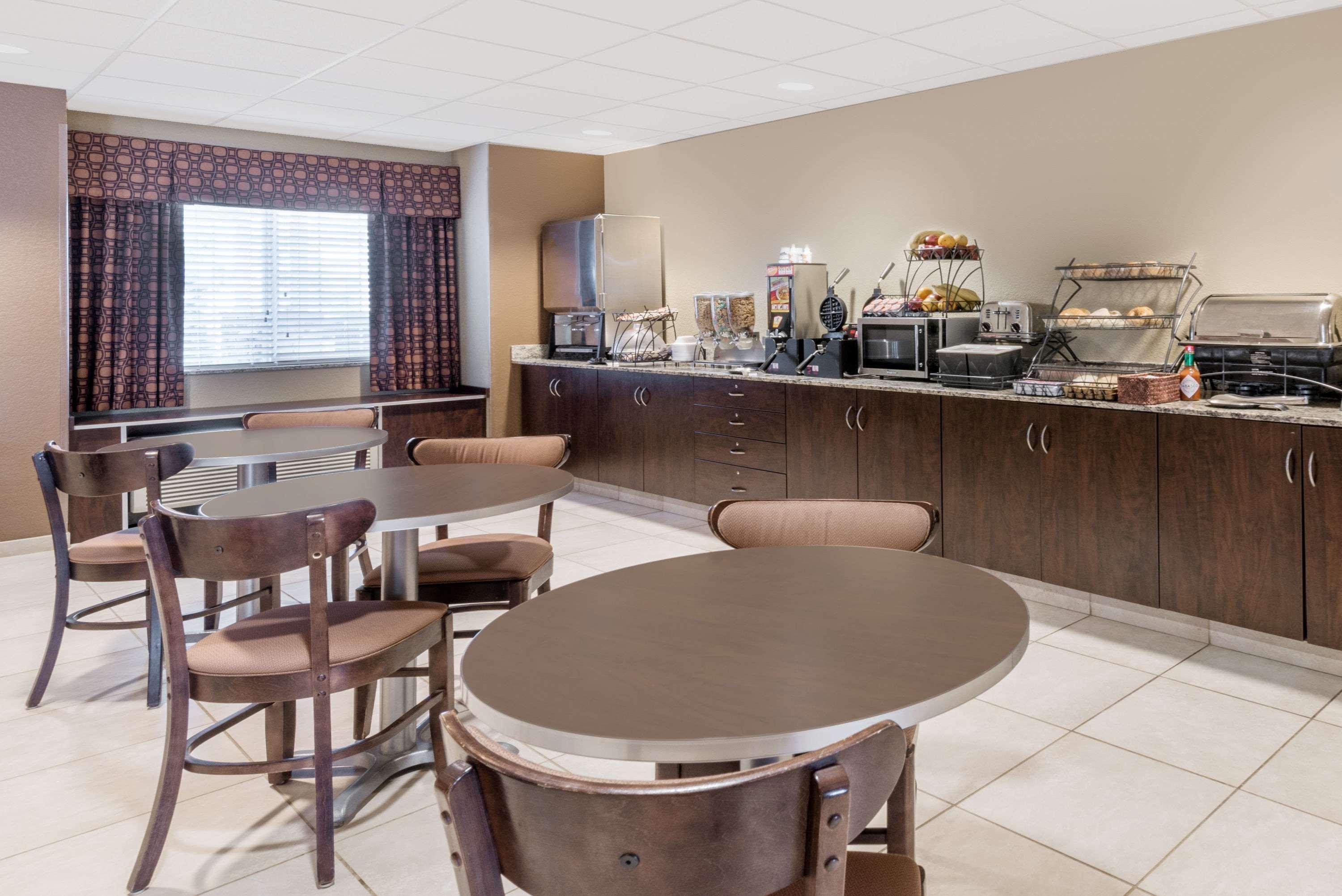 Microtel Inn & Suites By Wyndham Dickinson Exteriör bild